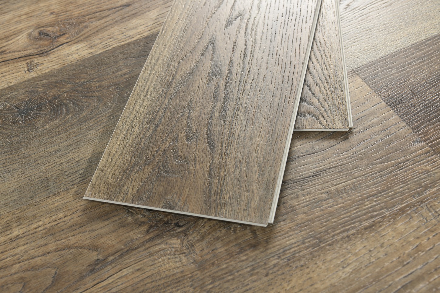 "Madera" SPC Natural Vinyl №1511 (6701) Дуб Вековой 1220*184*4мм+1,5мм 2,2448 м.кв/10шт - вид сзади